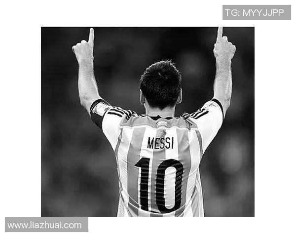 八号球衣的传奇球星：探索足球场上的经典背影与辉煌成就