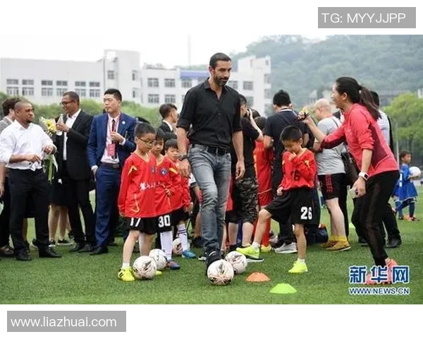 球星换球看足球:探索足球文化与运动精神的多维视角 球星换球看足球:探索足球文化与运动精神的多维视角