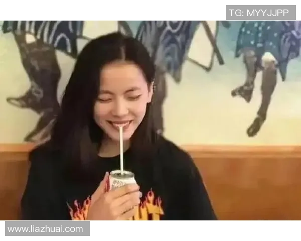 长得像泰国足球球星的女子引发网络热议网友纷纷点赞与猜测她的身份