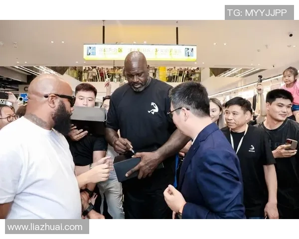 奥尼尔与足球球星的对比谁更具实力与影响力探讨 奥尼尔与足球球星的对比谁更具实力与影响力探讨